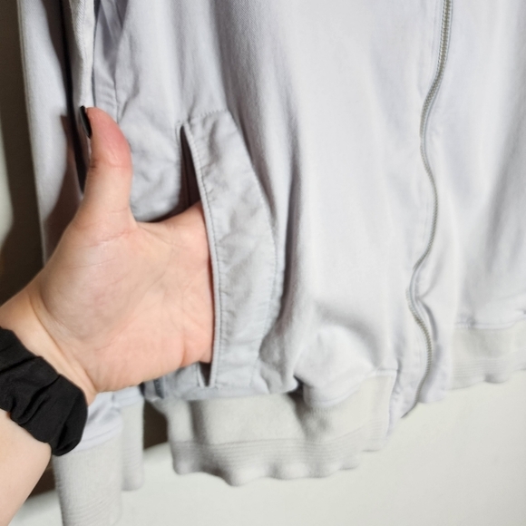 Travis Mathew lightweight zip jacket. - Picture 11 of 14